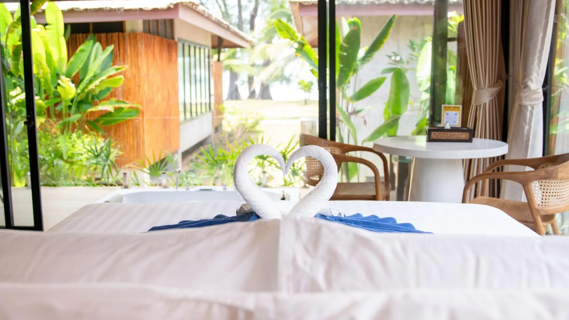 Long Beach Chalet - Sha Extra Plus Ko Lanta 3*,  Thajsko