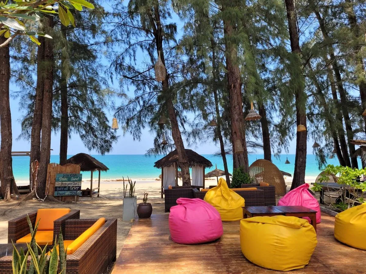 *** Holiday park Long Beach Chalet - Sha Extra Plus Hotel Koh Lanta Thailand