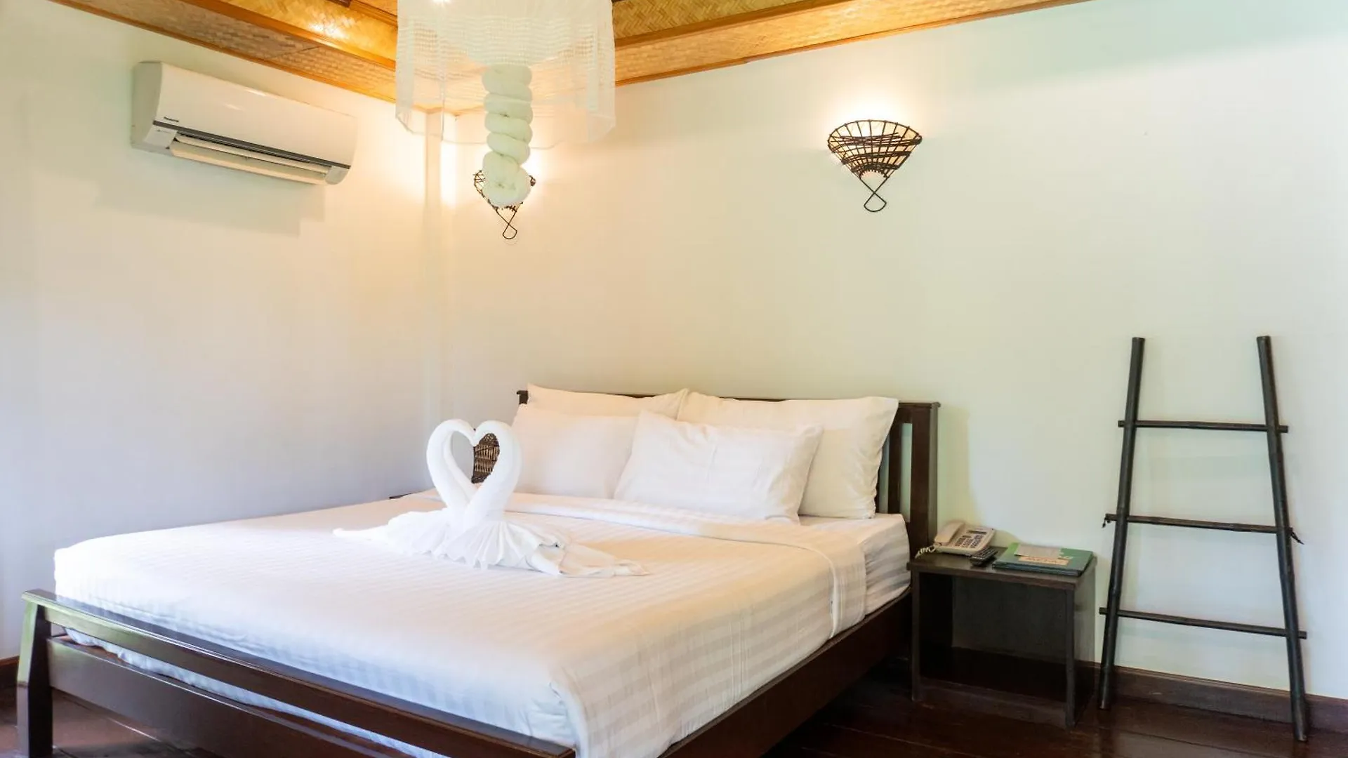 Long Beach Chalet - Sha Extra Plus Hotel Koh Lanta Holiday park