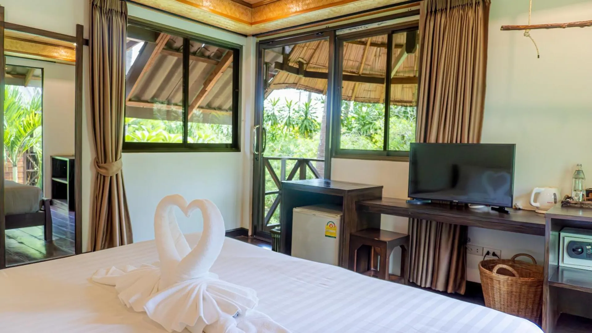Long Beach Chalet - Sha Extra Plus Koh Lanta 3*,  Thailand