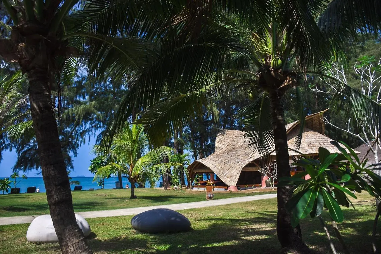 *** Holiday park Long Beach Chalet - Sha Extra Plus Koh Lanta Thailand